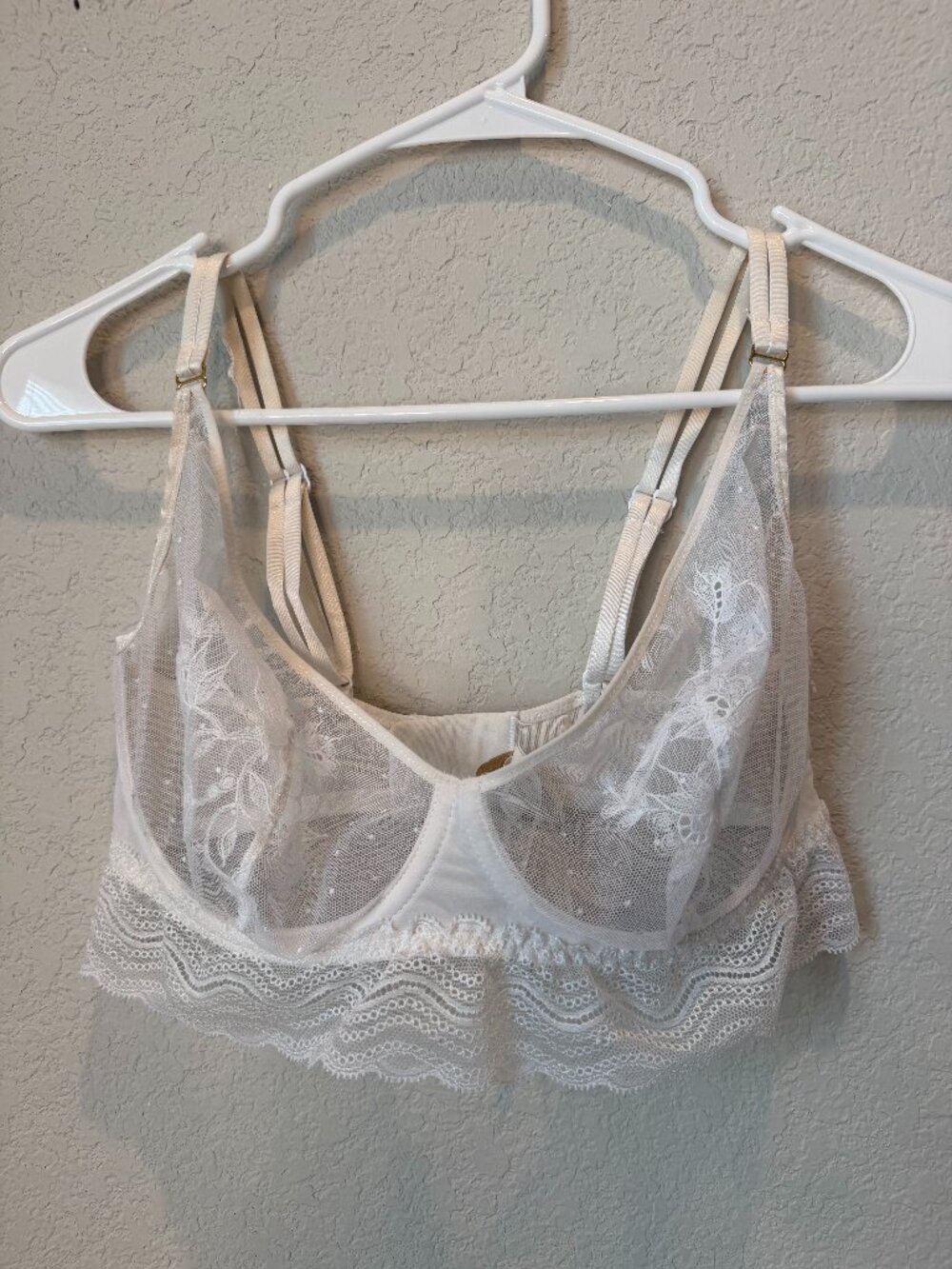 Chantelle White Lace Bra Size 32 DDD